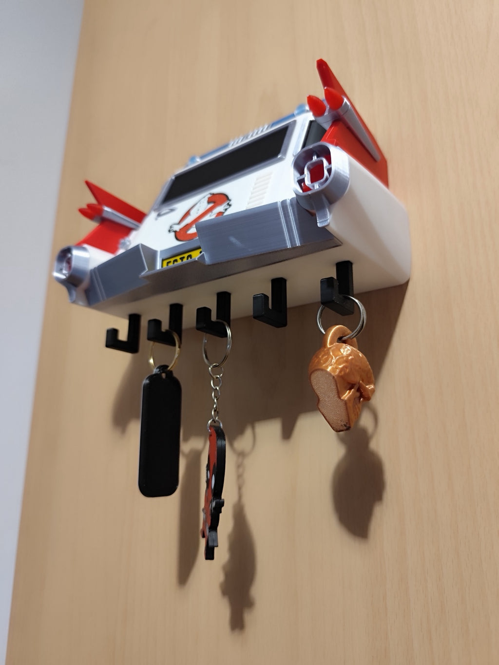 Side angle of 3D printed Ghostbusters Ecto-1 wall key holder with five key hooks