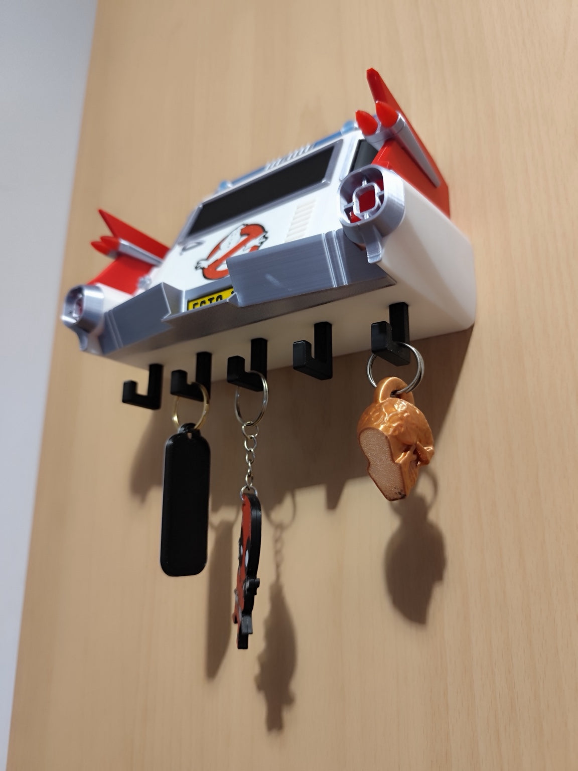 Side angle of 3D printed Ghostbusters Ecto-1 wall key holder with five key hooks